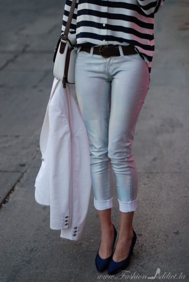 Holographic pants