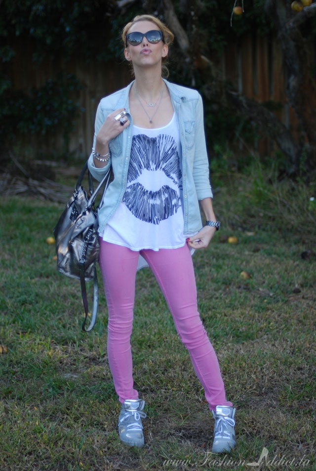 how to wear pink pants