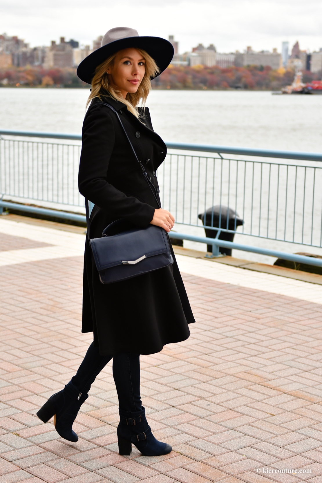 How to wear navy and black