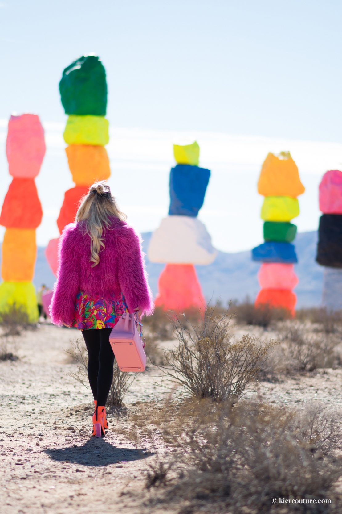 Painted rocks in Las Vegas: Kier Couture at Seven magic mountains / 7 magic mountains. 